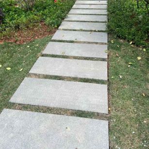 周口 芝麻黑小区踏步、汀步石铺装效果