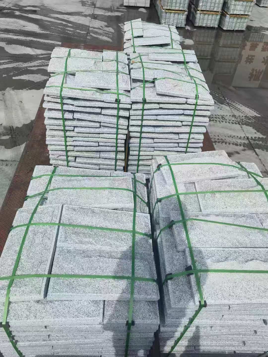 周口 芝麻白蘑菇石装车出货