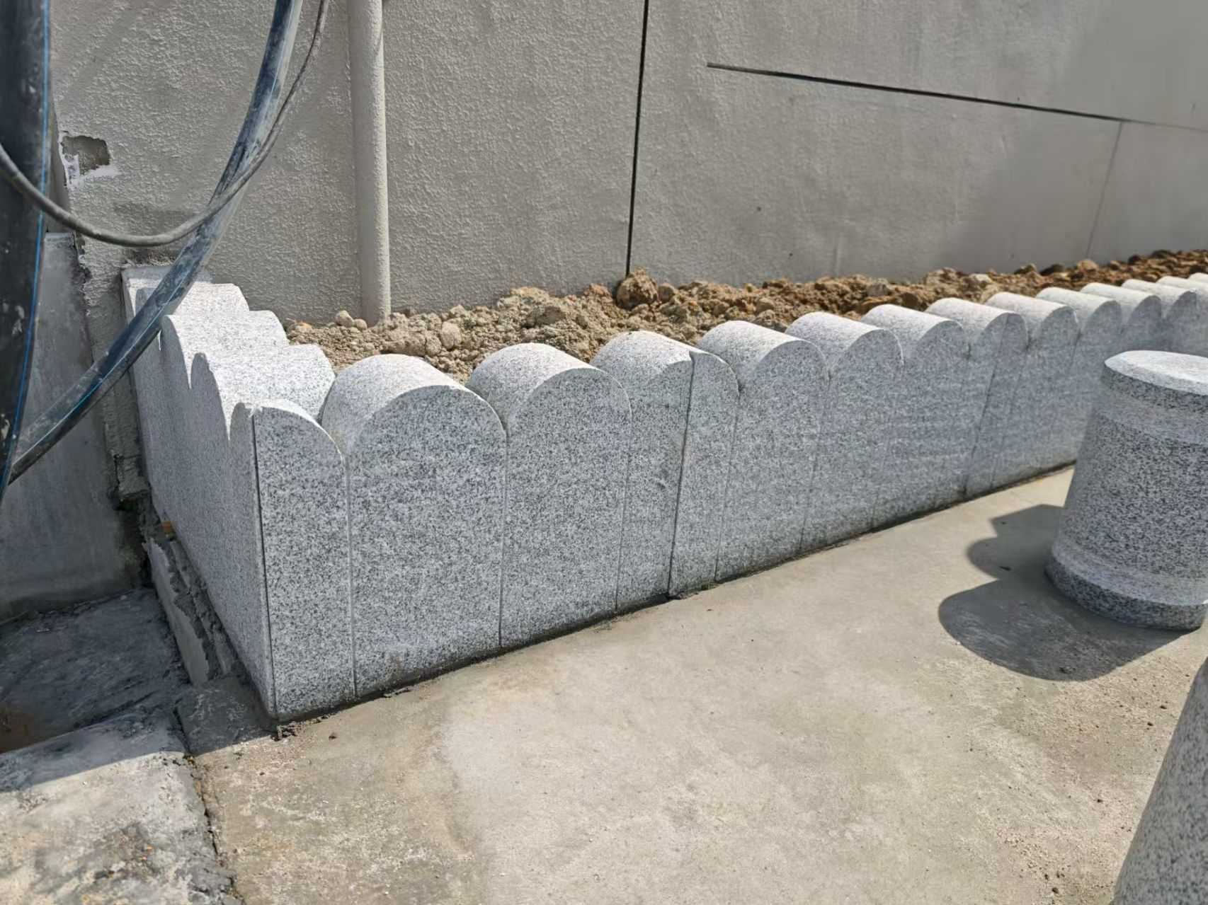 周口 芝麻白花岗岩花边石铺装效果图