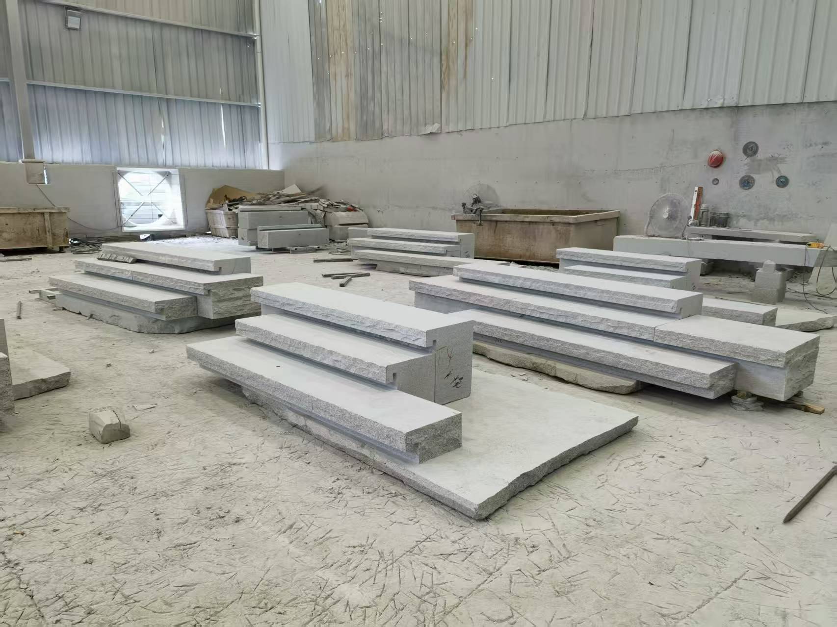周口 整石台阶（大面火烧+侧面自然面），出货前厂内拼装