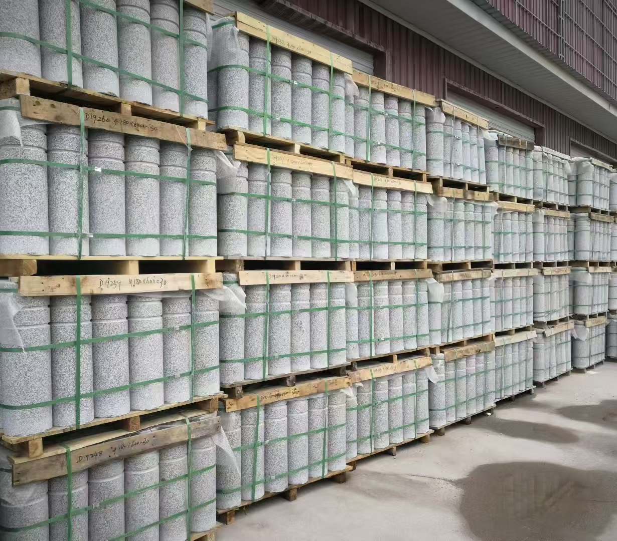 周口 芝麻白挡车柱、阻车桩、隔离柱