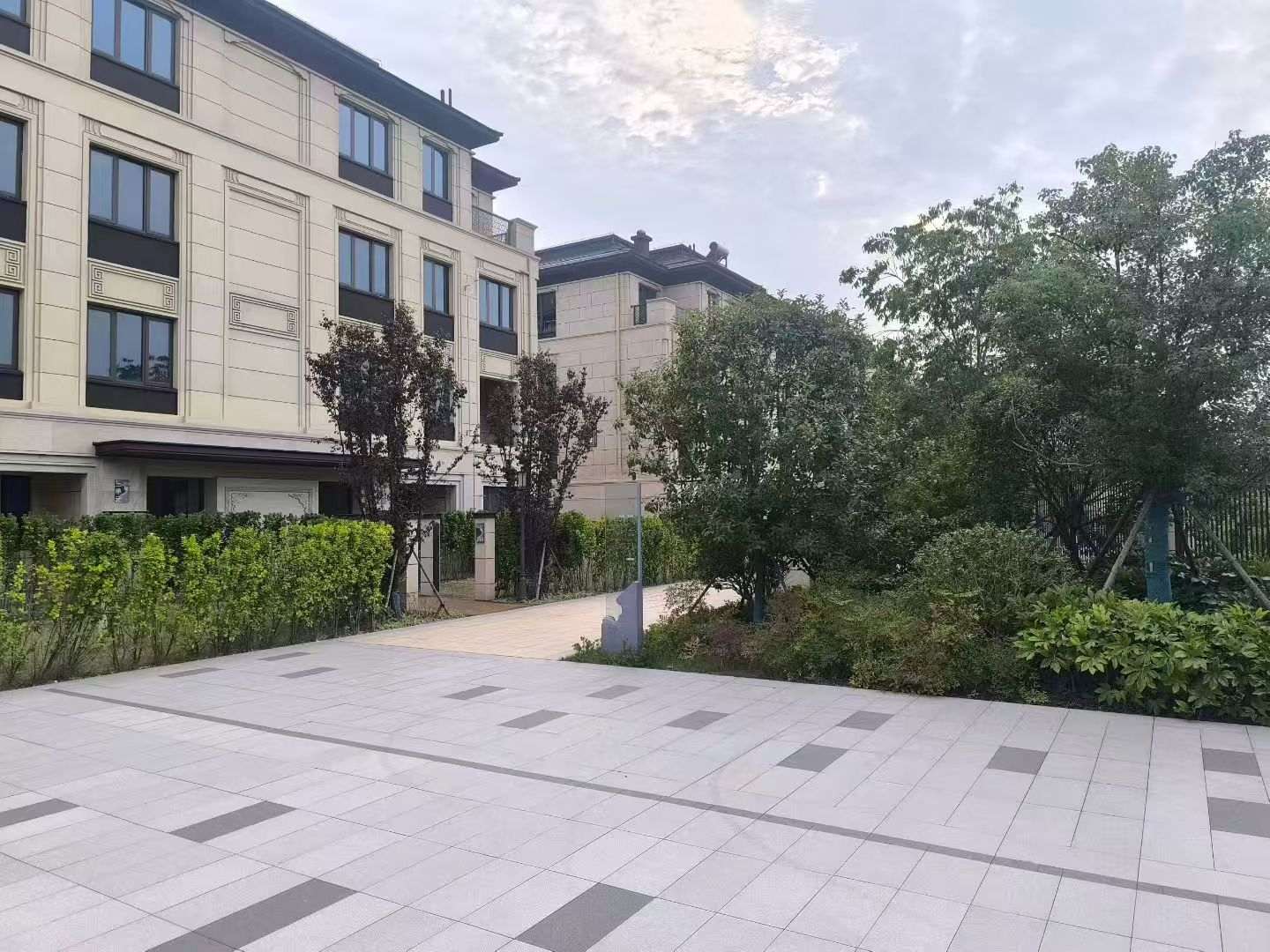 周口 芝麻白与芝麻白搭配铺装，尺寸1200*600